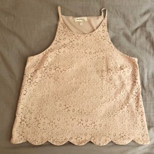 Size L scalloped lace overlay shirt